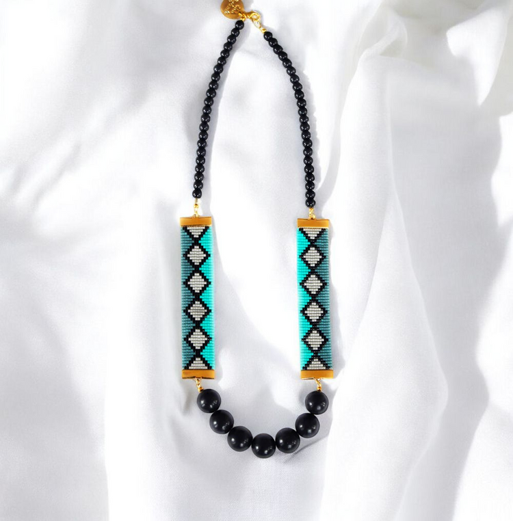 Handmade wove necklace with black pearl.