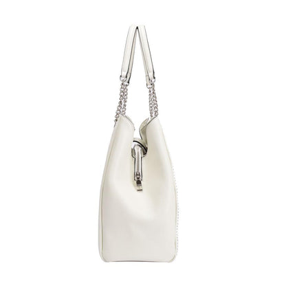  A stylish white handbag featuring elegant chain handles, perfect for any fashionable occasion.