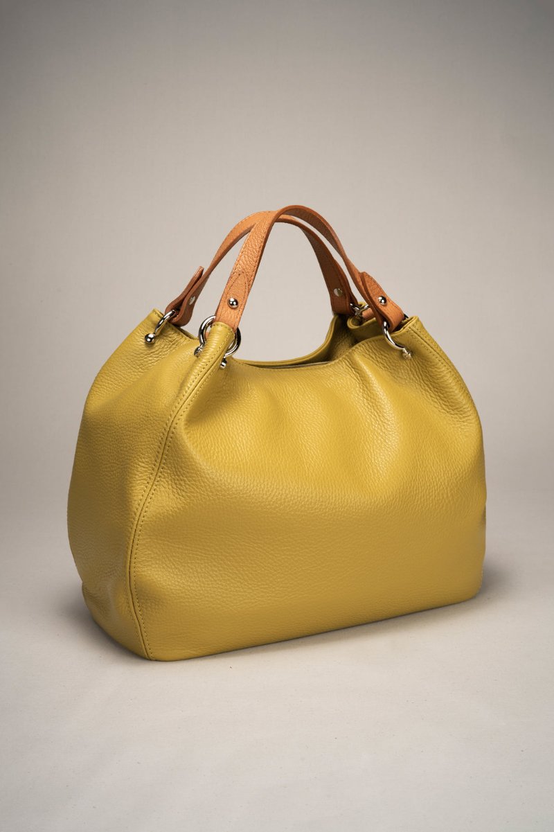 A sophisticated pistacchio/cognac leather bag featuring elegant tan handles, perfect for a touch of luxury in any ensemble.