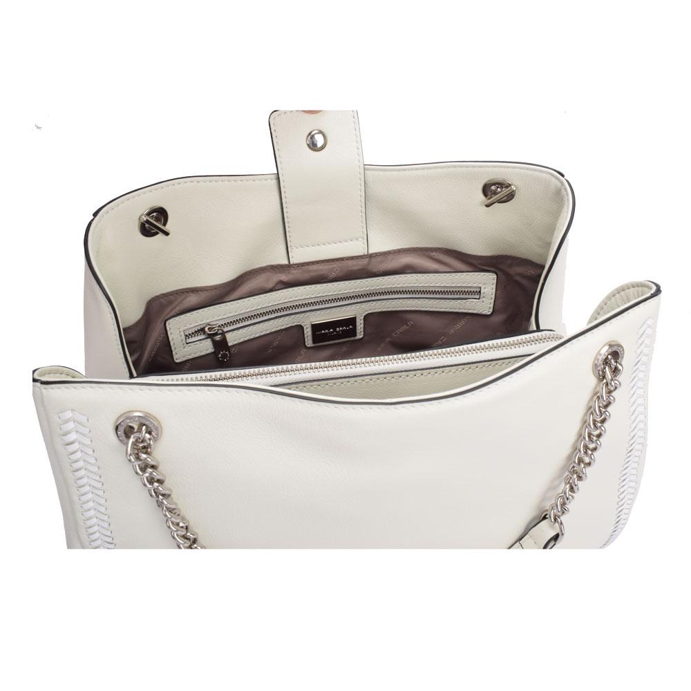  Elegant vanilla leather bag with a chain strap and zipper, perfect for stylish and functional everyday use.