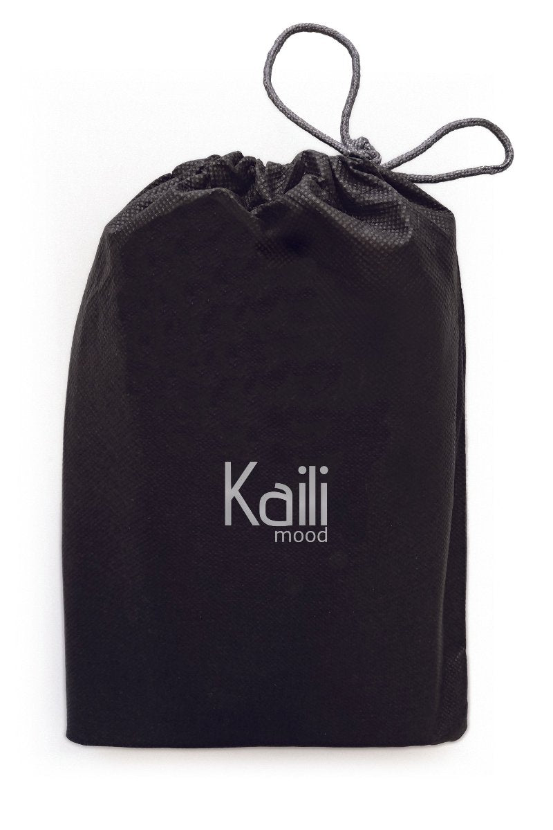 Kaili bag is for the Wristlet Envelope, which is a product in Canvas and Genuine Leather from Italy.