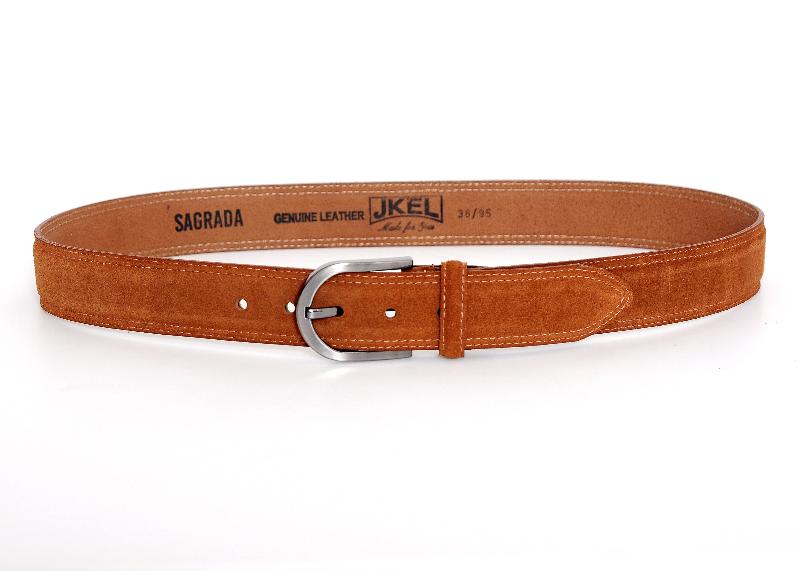 This rich brown belt shines with a boho-chic edge, allowing you to express your unique personality while ensuring durability and style.