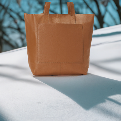 Small interior pockets at the top of the bag help organize smaller items, and a magnetic center button keeps the bag closed and tidy.